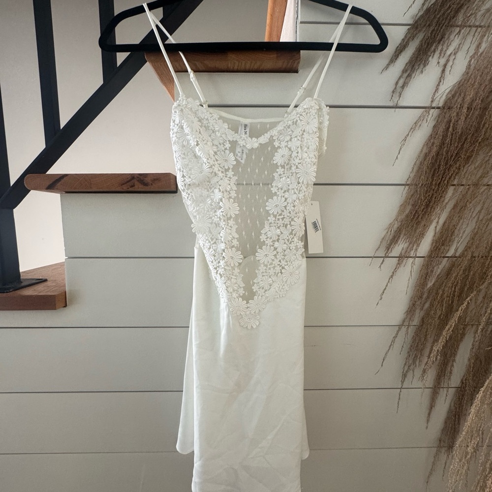 Flora Nikrooz Ivory Floral Lace Chemise